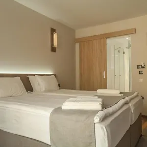 3* Otel Hugo